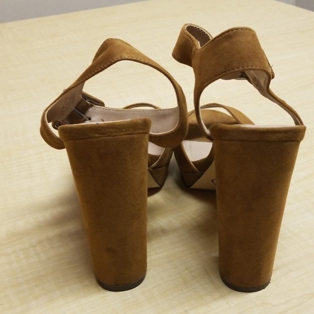 Shoes - Picture 3 of 4